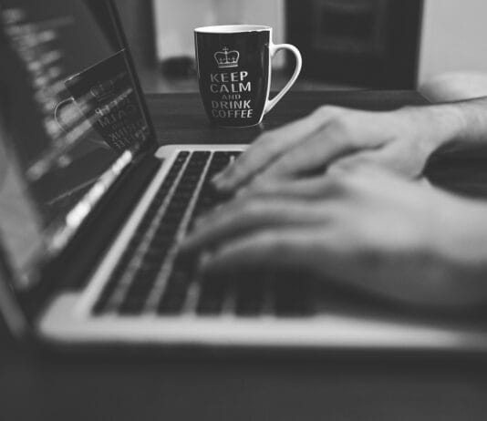 „Bezprzewodowe słuchawki z redukcją szumów: na co zwrócić uwagę?”